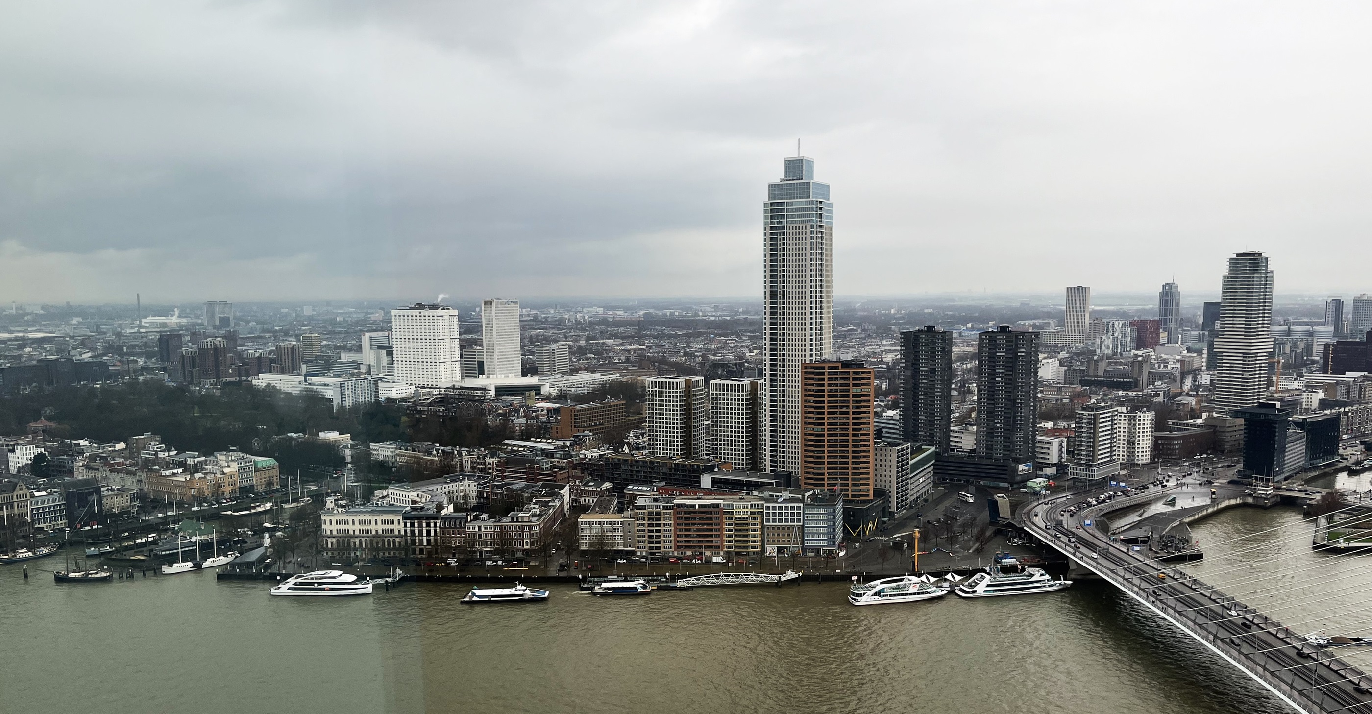 Skyline Scheepvaartkwartier gezien van de Rotterdam